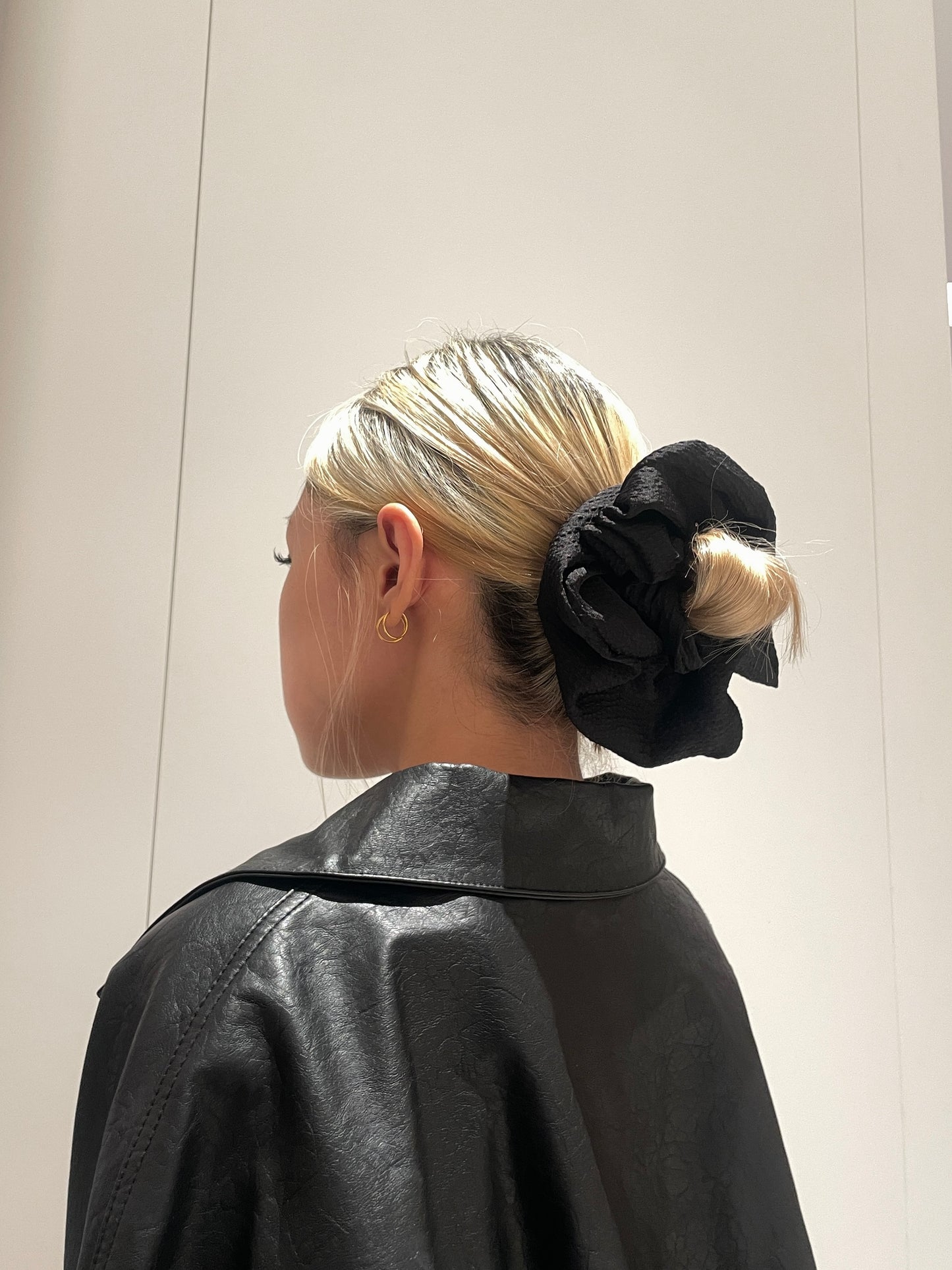 Lola Scrunchie (Black/White)