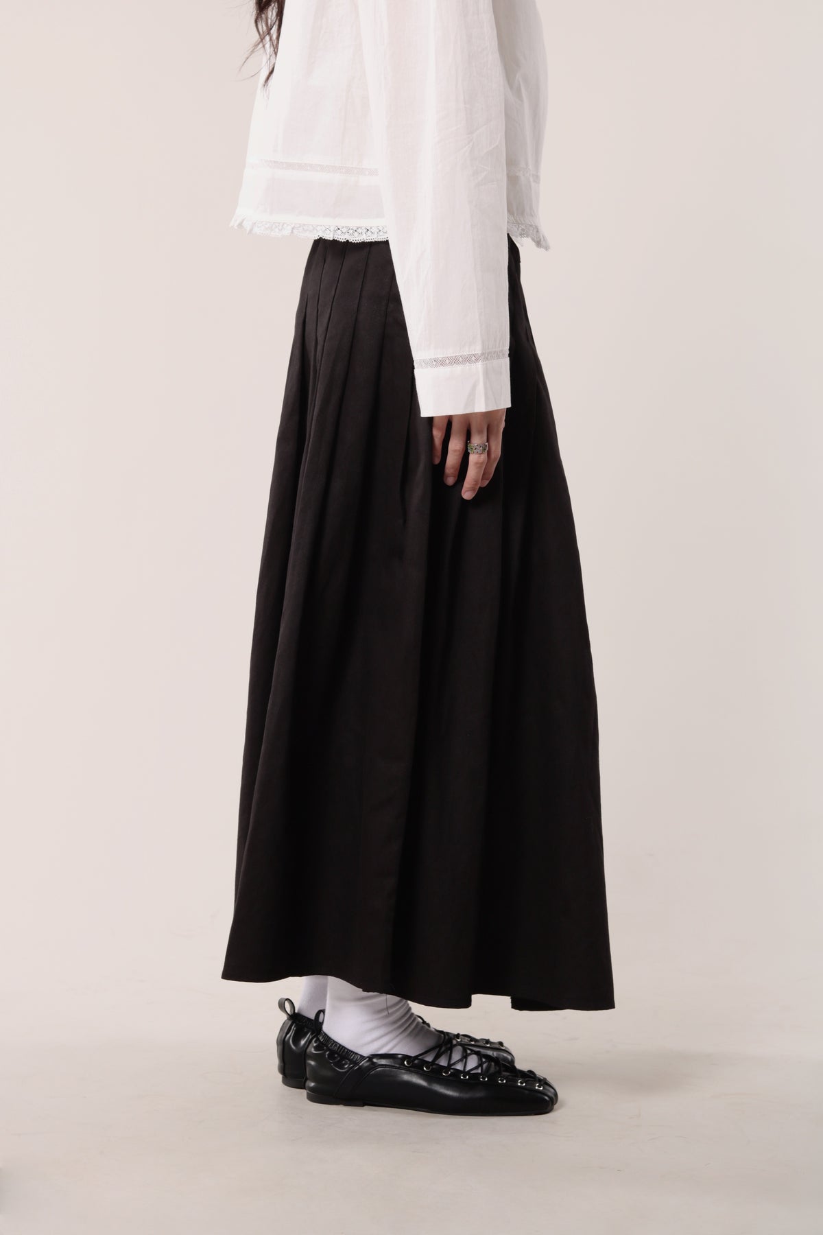 Pleated Skirt (Black)