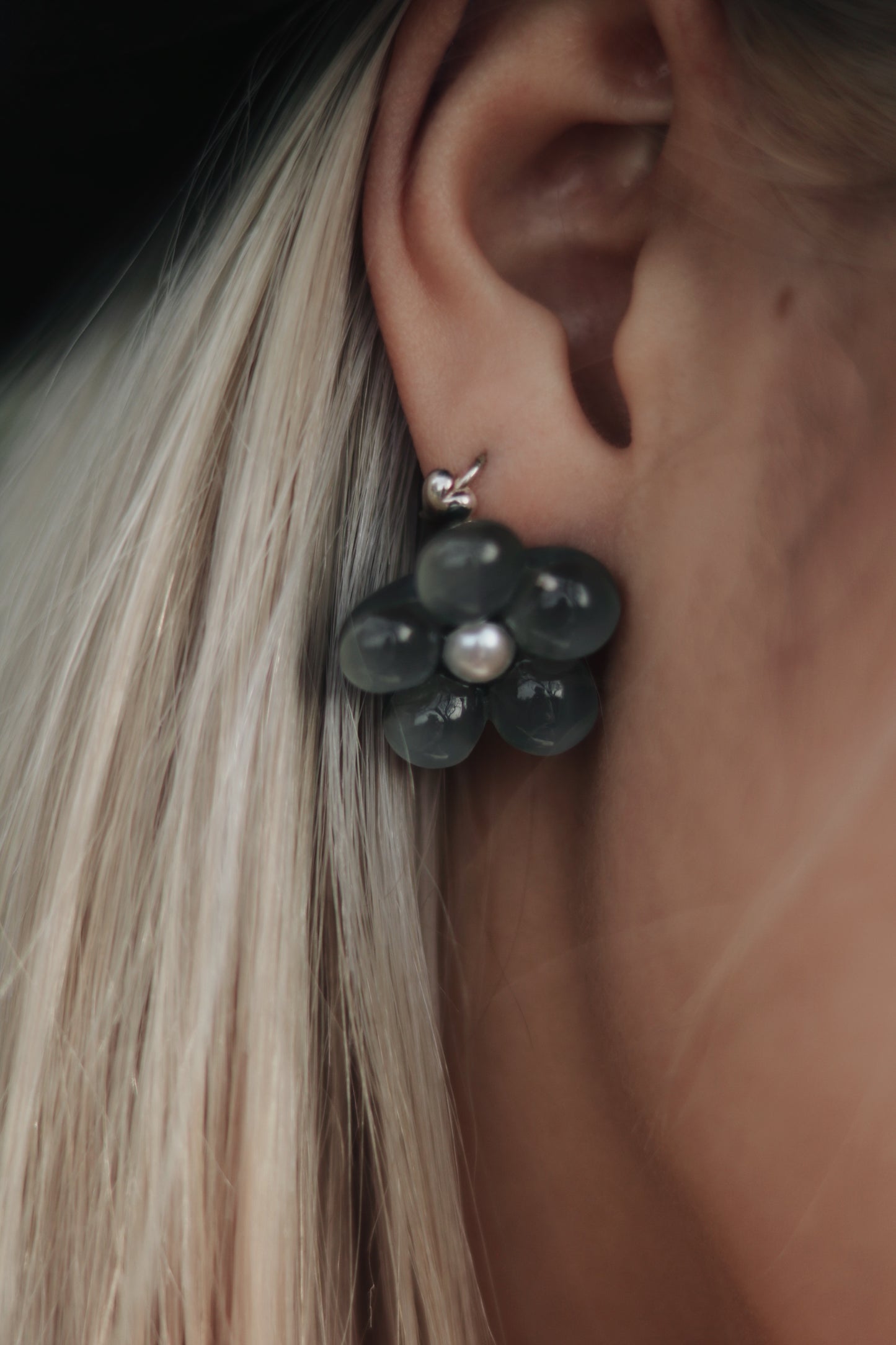 Bring Bring Flower Earrings (Black)