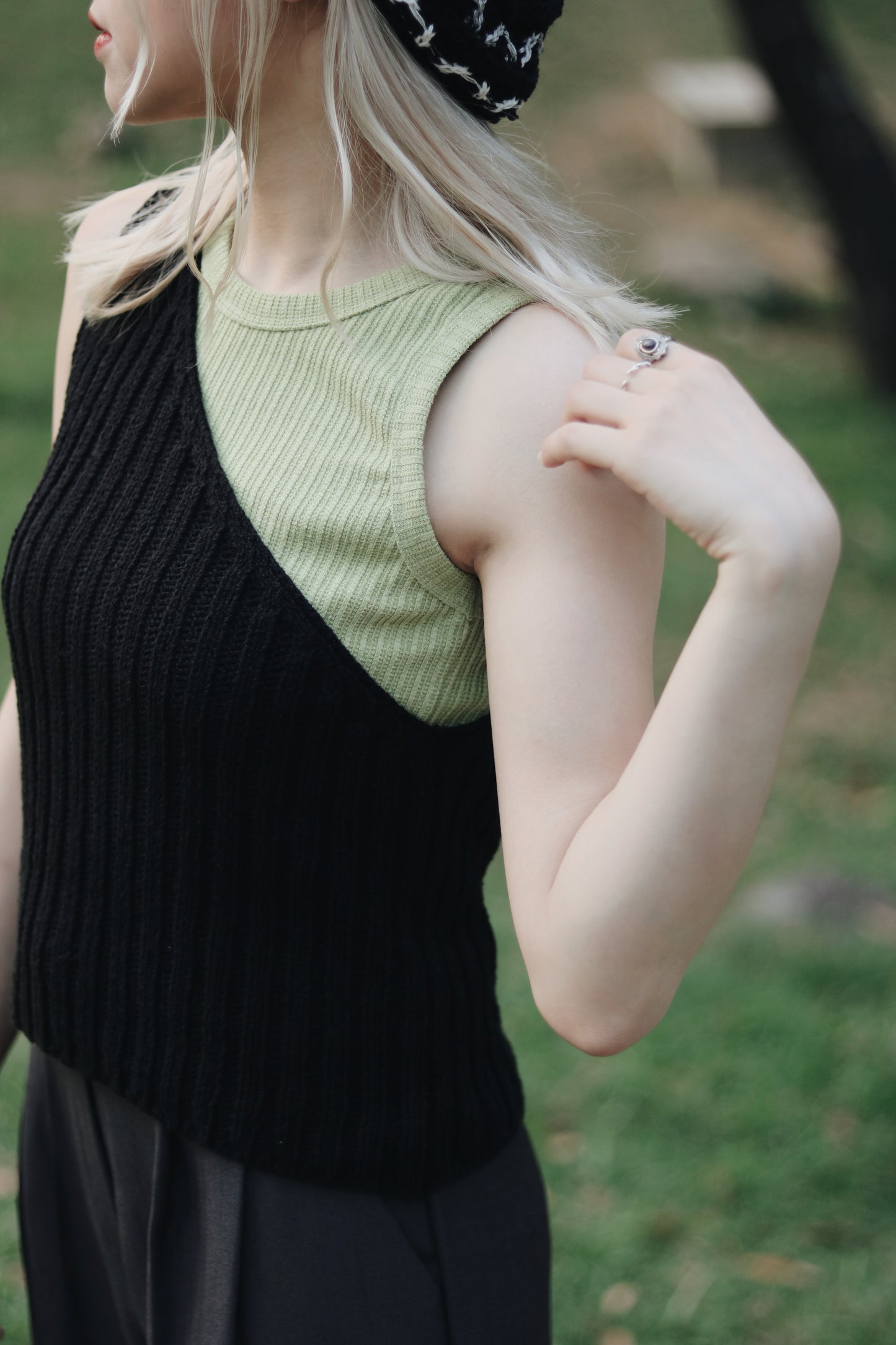 One Shoulder Knit Vest (Black)