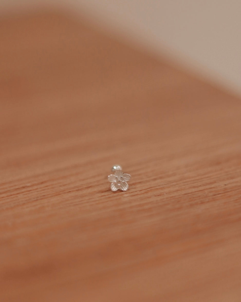 Tiny Flower Earring (Silver)
