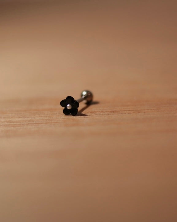 Tiny Flower Earring (Black)