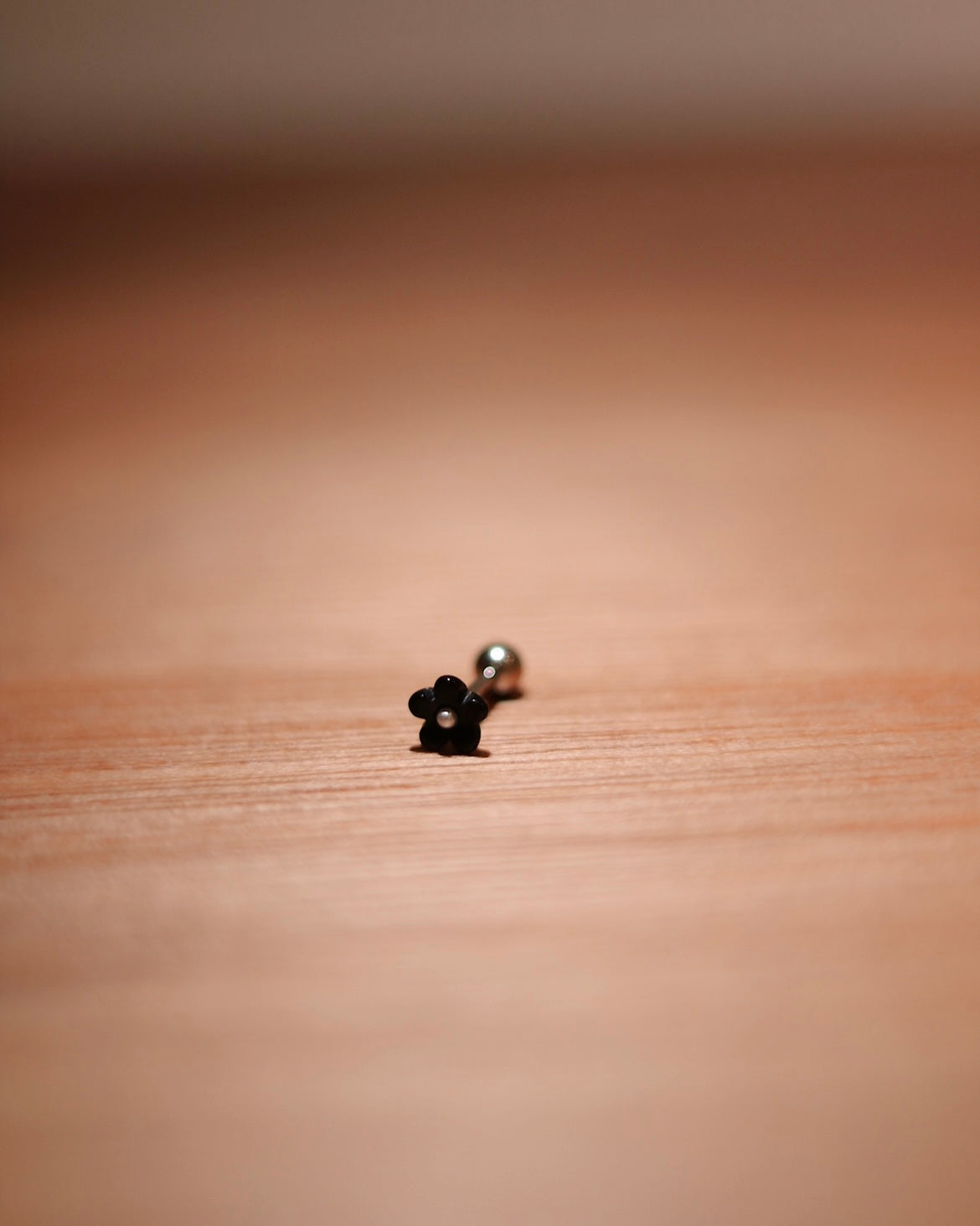 Tiny Flower Earring (Black)